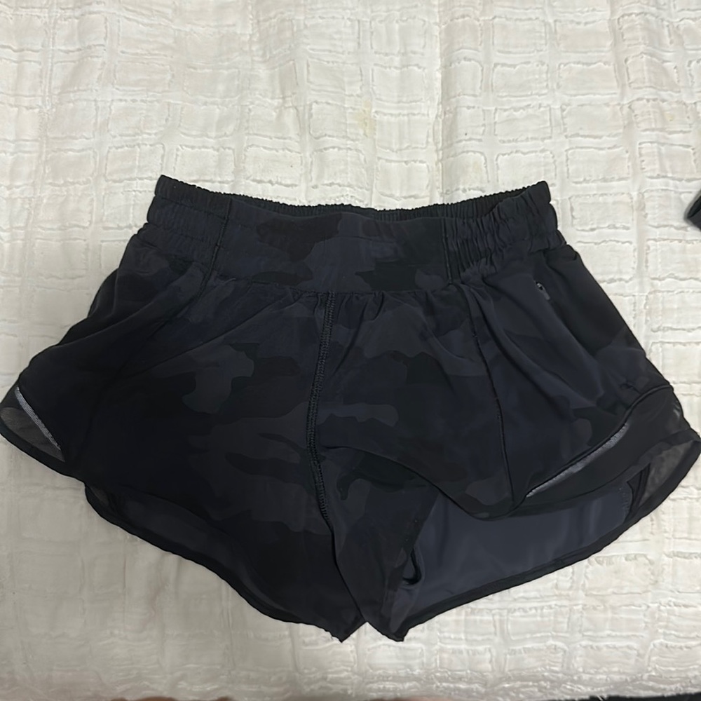 Lululemon hotty hot dark camo 2.5inch seam
